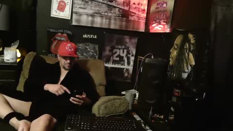 Snapshot of n3v3rpanic1 chatting on January 27, 5:36 am SnackPants online show from January 27, 5:36 am