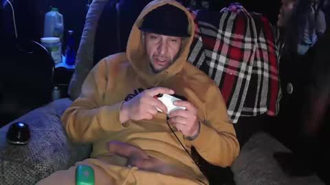 Snapshot of n3v3rpanic1 chatting on February 27, 11:28 am SnackPants online show from February 27, 11:28 am