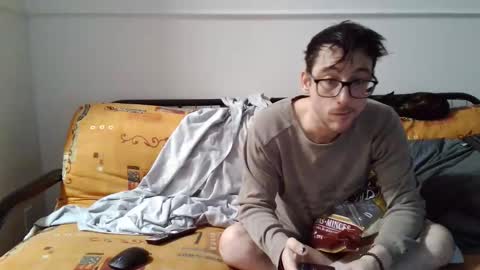 a Ordinary Boy online show from February 8, 2:04 am