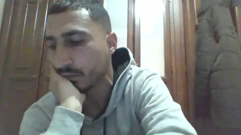 Snapshot of nadirff16 chatting on February 12, 5:05 pm V online show from February 12, 5:05 pm