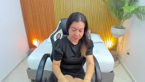 N A H I A online show from March 4, 2:53 pm