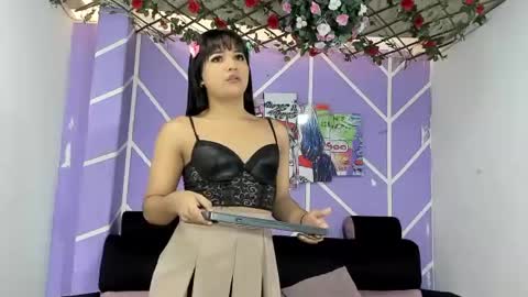 nahomi_hot2002 online show from June 12, 1:32 pm