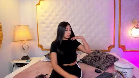 Nahomi online show from December 3, 8:20 pm