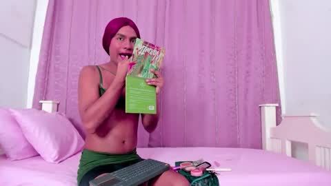 nahomy_smiith_ online show from October 22, 6:20 pm