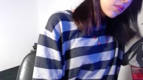 naiakit18 online show from February 13, 6:48 pm