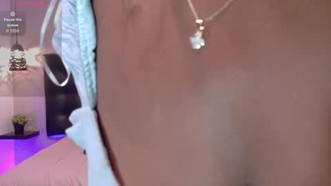 naiaramasson_ online show from March 24, 12:33 pm