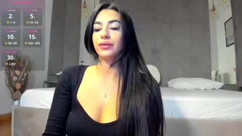 Snapshot of naila18 chatting on October 3, 5:27 am Naila online show from October 3, 5:27 am