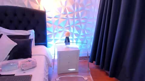 nairea_beaumont online show from September 24, 5:03 am