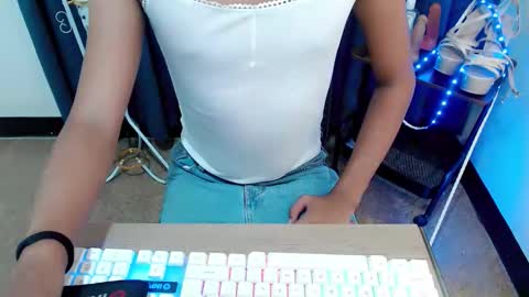 naked_fuck online show from December 4, 11:21 am