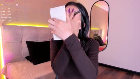 Nana  online show from January 13, 7:54 pm