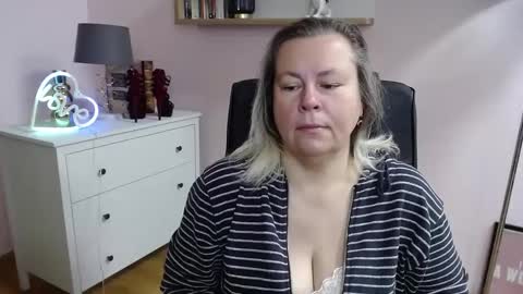 Nancy online show from December 31, 5:44 am