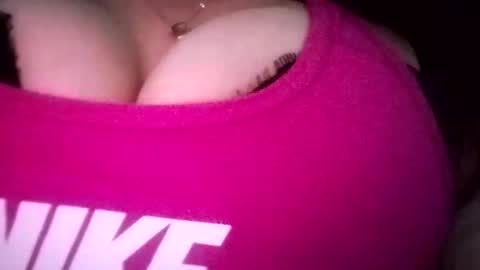 nancyybonita online show from January 8, 11:30 pm