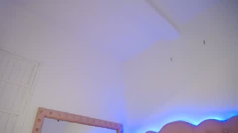 naomi_shayk online show from April 16, 9:39 pm