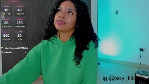 Naomi  online show from November 17, 2:47 am