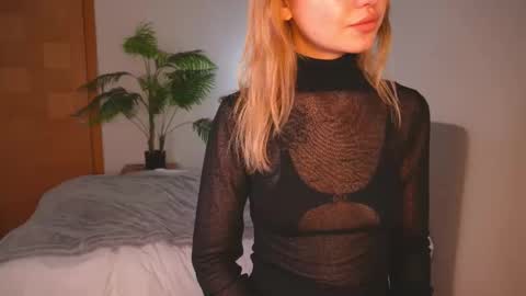 naomirosy online show from February 11, 9:40 pm