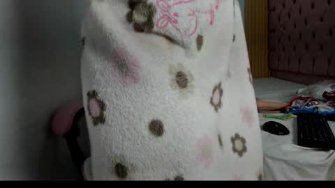 naomis_35 online show from October 24, 10:54 pm