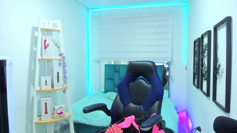 naomy online show from November 12, 2:03 am