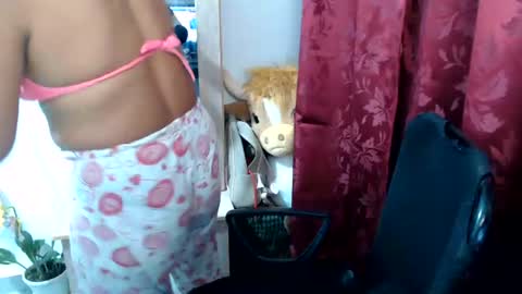 naomylux1 online show from August 1, 2:57 am