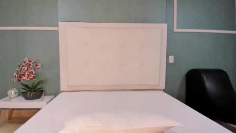          online show from November 9, 6:32 pm