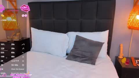 N A T A L I E online show from October 25, 2:06 pm