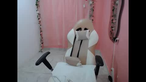 natalielabellex1 online show from October 4, 5:44 pm