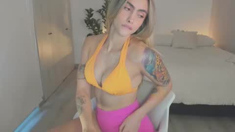 anatalybee online show from February 16, 9:35 pm