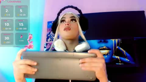natasha_clifford online show from May 11, 8:17 pm