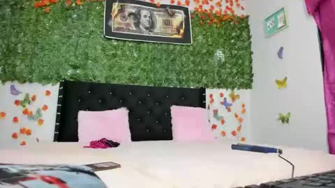 Snapshot of natashahot_21 chatting on January 4, 2:46 pm natashahot_21 online show from January 4, 2:46 pm