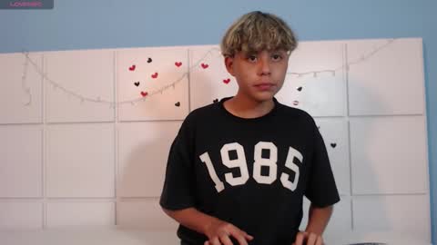 nathanbell1 online show from October 17, 6:06 am