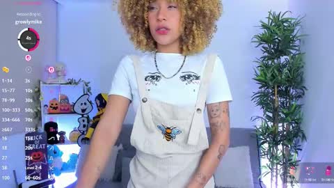 Snapshot of natty_romanof_1 chatting on October 13, 10:39 am natty online show from October 13, 10:39 am