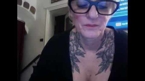 naturalbornsinfull online show from February 7, 1:41 am