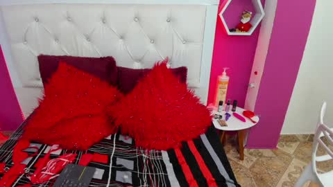 Snapshot of naty_dubois chatting on December 12, 3:37 pm Naty online show from December 12, 3:37 pm