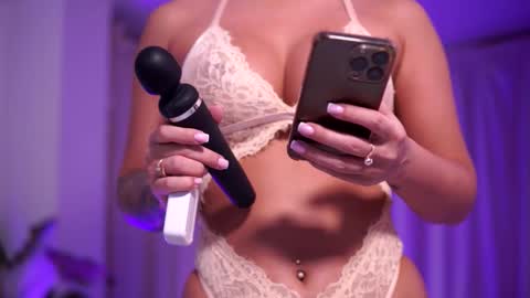 Naty online show from March 4, 8:28 pm