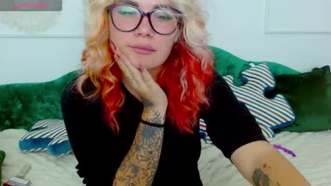 Snapshot of naughty_kittyy1 chatting on October 11, 9:18 pm Maria online show from October 11, 9:18 pm