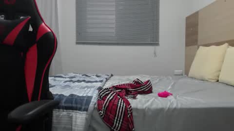Snapshot of naughty_popa chatting on October 22, 4:52 pm Ann online show from October 22, 4:52 pm