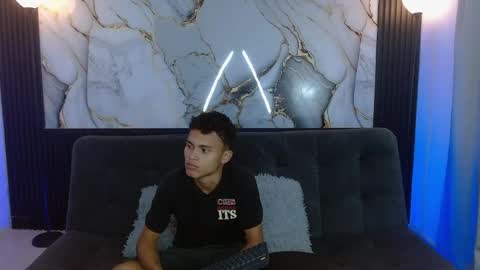 Jader  y  Esteban online show from April 19, 12:39 pm