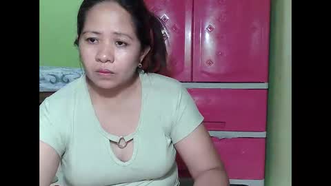 Snapshot of naughtymom26 chatting on September 25, 2:40 am naughtymom26 online show from September 25, 2:40 am