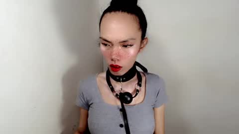 naughtypetiteangel online show from October 27, 9:20 am