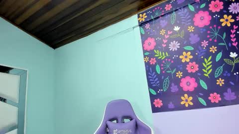 nayara_hinny online show from December 3, 4:46 am