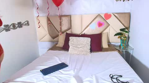 Nayla  online show from February 17, 7:35 pm