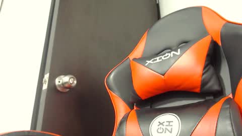 Laura   online show from February 27, 11:41 pm