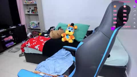 Geek Nicole    im Neeko UwU online show from October 23, 7:15 pm