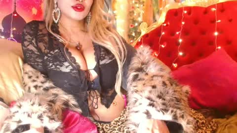 nefertari8 online show from June 18, 1:22 am
