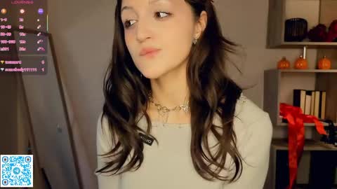 Vicky and Beatrice online show from April 16, 7:25 pm