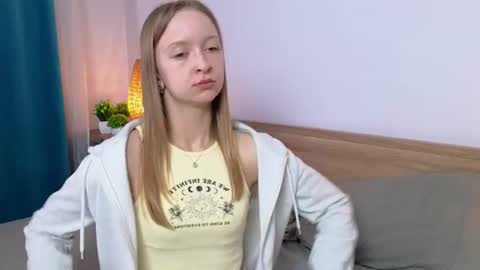 Nicole online show from July 23, 7:00 pm