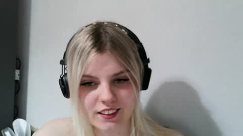 never_enoughh online show from June 25, 5:18 pm