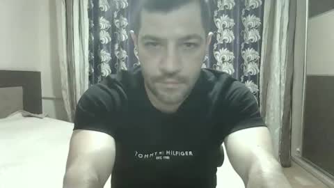 nevergetdown online show from April 26, 8:50 pm