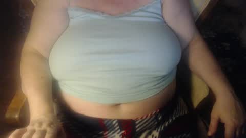 Snapshot of new_milf chatting on March 12, 9:13 pm Lilly online show from March 12, 9:13 pm