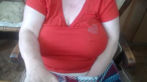 Snapshot of new_milf chatting on September 26, 5:59 am Lilly online show from September 26, 5:59 am