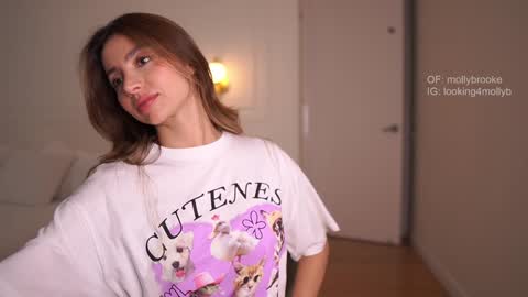 Snapshot of newmollybrooke chatting on September 22, 11:53 pm  all my links Here online show from September 22, 11:53 pm